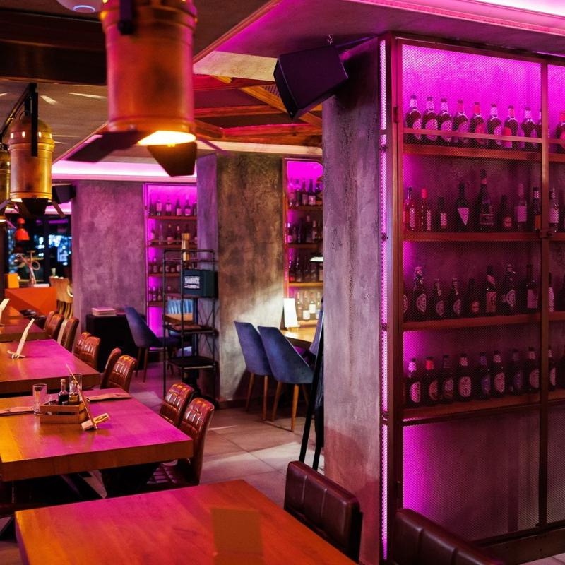 BIZARRE BAR AND DINNER