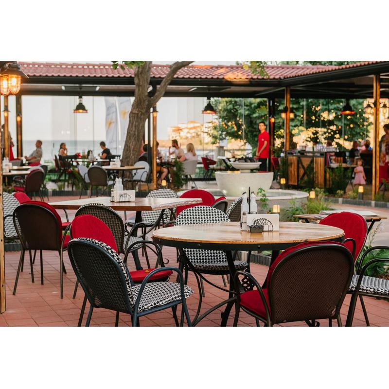 Matis Bar and Grill